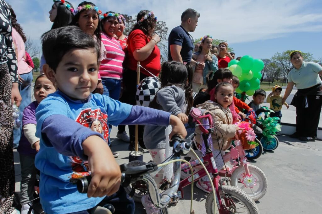 El CDI de Lomas de Tafí celebró la primavera con una bicicleteada en el Parque Miguel Lillo
