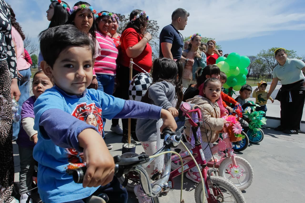 El CDI de Lomas de Tafí celebró la primavera con una bicicleteada en el Parque Miguel Lillo