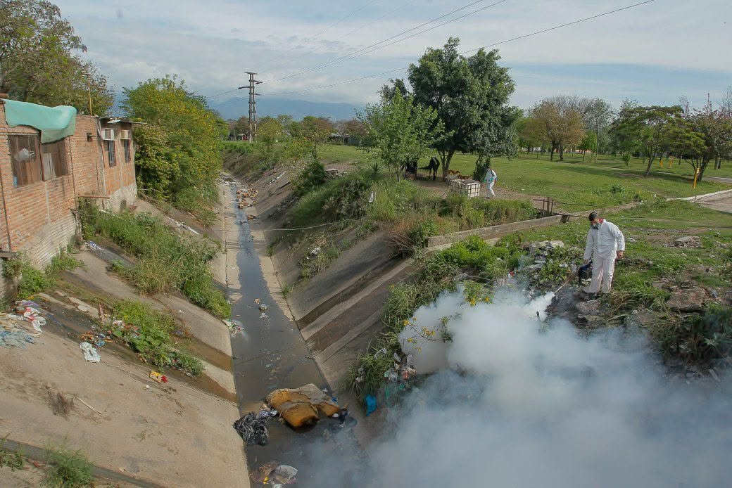 Intensifican los operativos de descacharreo y prevención del dengue en Lomas 600