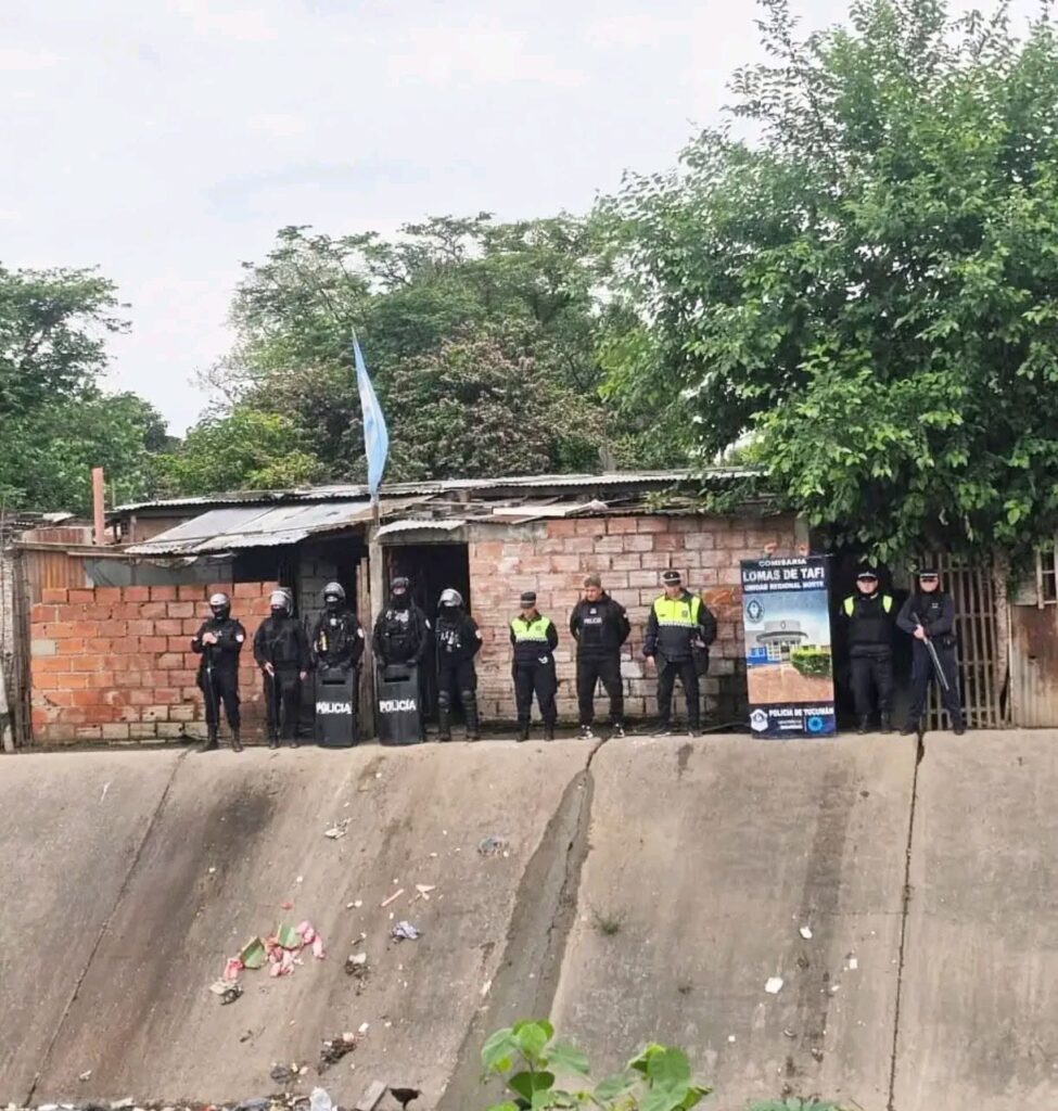 La Comisaría de Lomas de Tafí concretó cuatro allanamientos y secuestró armas y municiones