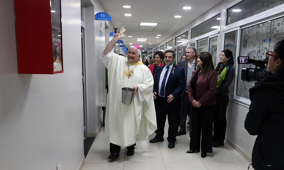 El obispo Carlos Sánchez visitó el Hospital Lomas de Tafí y bendijo a pacientes y trabajadores