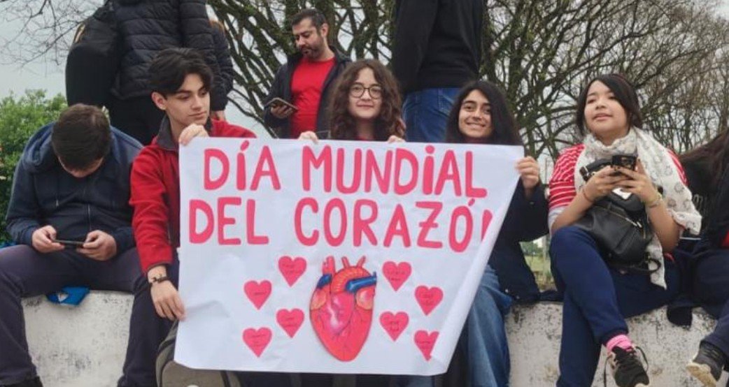Estudiantes de la Escuela Técnica N° 2 realizaron una jornada de salud cardiovascular en el Parque Miguel Lillo
