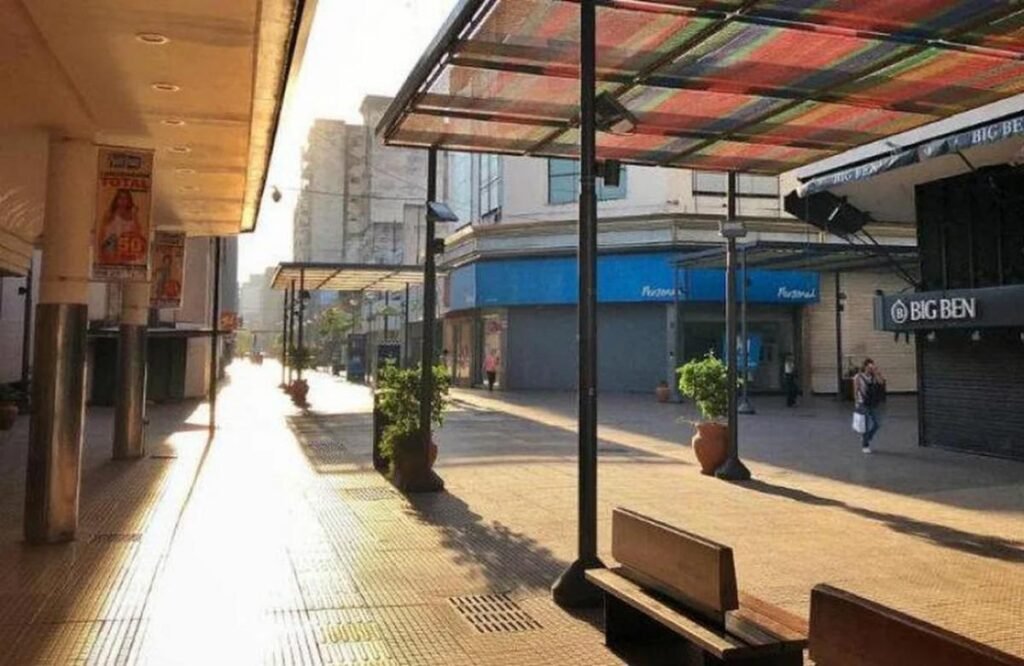 Sin actividad comercial y con colectivos reducidos: el cronograma de servicios en Tucumán por el feriado
