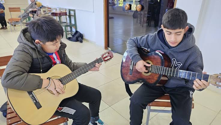 Lomas de Tafí suma talleres gratuitos de música popular en el Núcleo de Formación Municipal